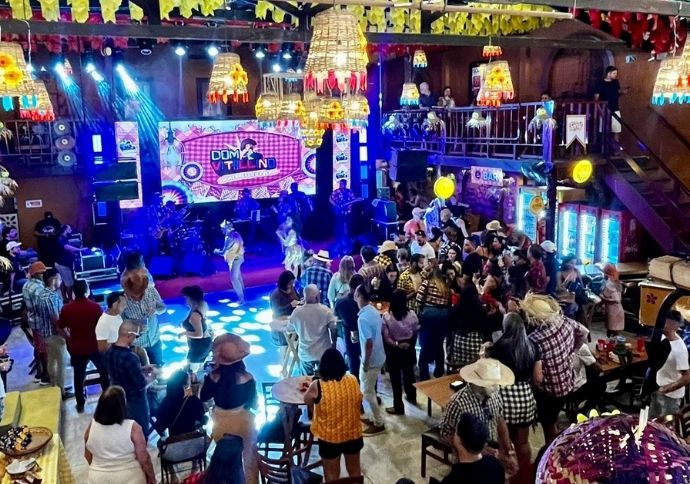 TV Guararapes abre cobertura do S&atilde;o Jo&atilde;o no Alto do Moura direto da Casa Dom Vitallino
