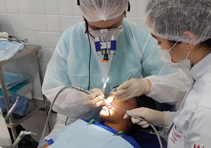 pelas m&atilde;os de professores e alunos da UFPE