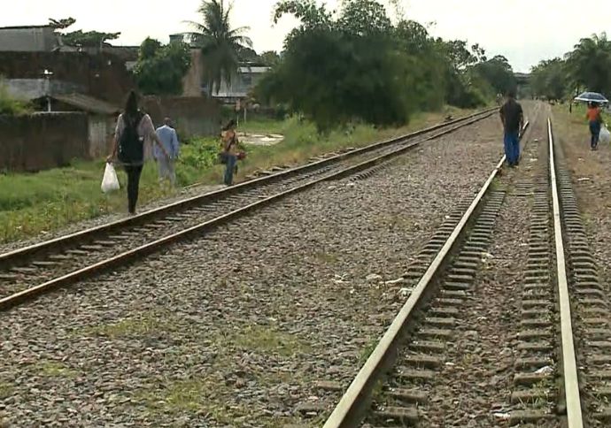 Menina de 11 anos &eacute; atropelada por VLT no Cabo de Santo Agostinho