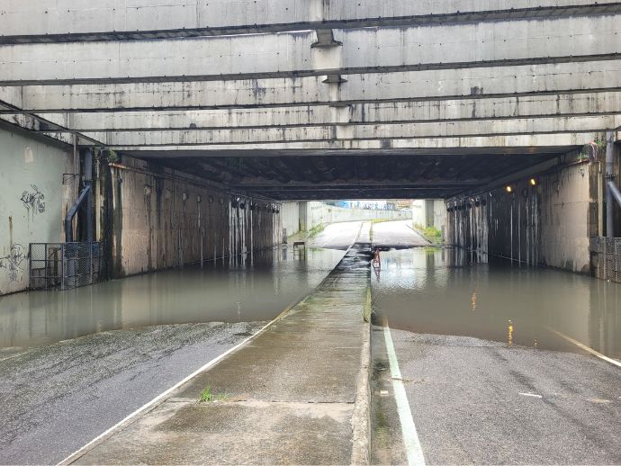 Ciclista morre no T&uacute;nel Felipe Camar&atilde;o, no Recife 