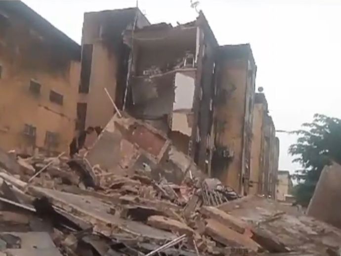 Desabamento no Janga, em Paulista, deixa moradores soterrados e crian&ccedil;as desaparecidas