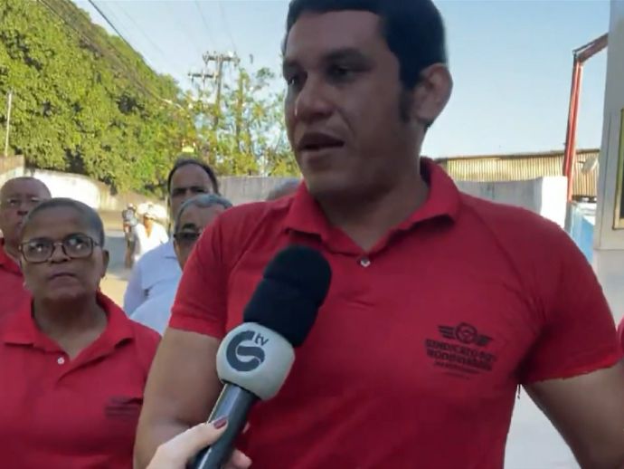 Rodoviários da empresa Pedrosa paralisam as atividades e ônibus não saem da garagem