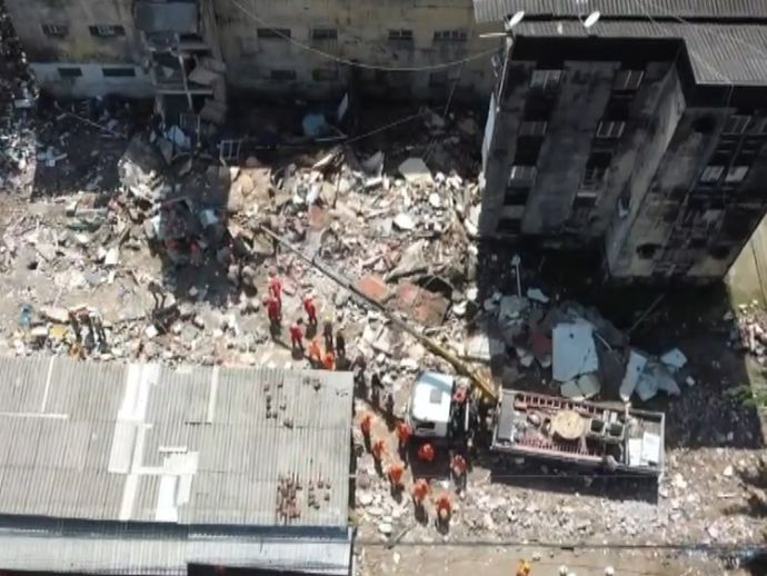 Comunidade se une em missa emocionante em homenagem &agrave;s 14 v&iacute;timas do desabamento de pr&eacute;dio no Conjunto Beira Mar