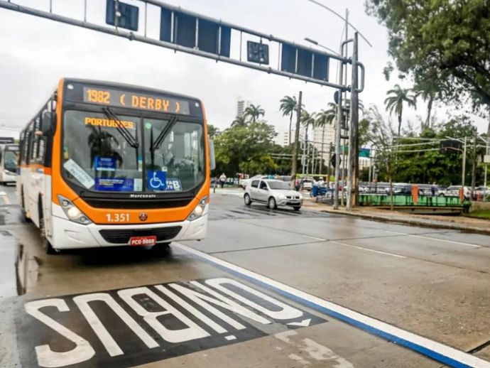 Rodovi&aacute;rios da Regi&atilde;o Metropolitana do Recife mant&ecirc;m greve para a quarta-feira  