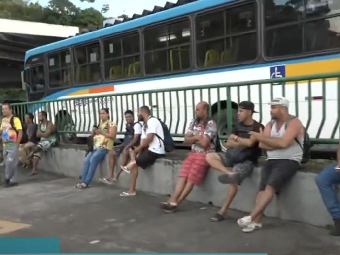 Greve dos &ocirc;nibus e paralisa&ccedil;&atilde;o do metr&ocirc; dificulta deslocamento dos passageiros no Recife e Regi&atilde;o Metropolitana