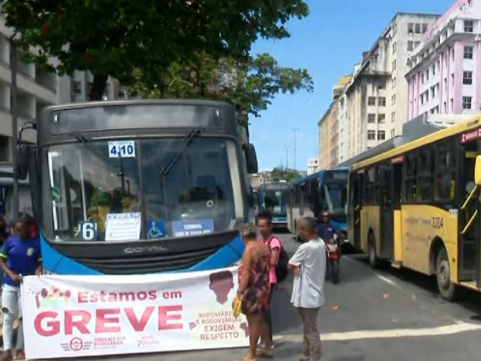 Greve de &ocirc;nibus, na Regi&atilde;o Metropolitana do Recife, entra no segundo dia
