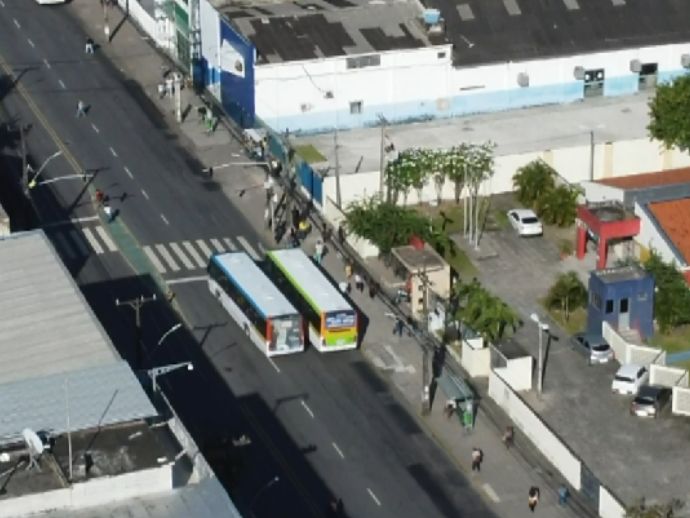 Acordo entre rodovi&aacute;rios e empres&aacute;rios marca o fim da greve no Grande Recife