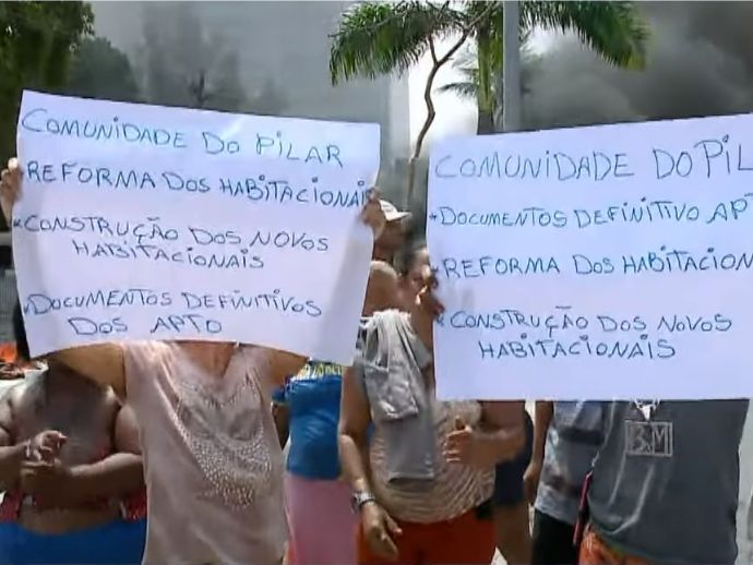 Moradores da comunidade do Pilar protestam por documenta&ccedil;&atilde;o e reformas de moradias no centro do Recife