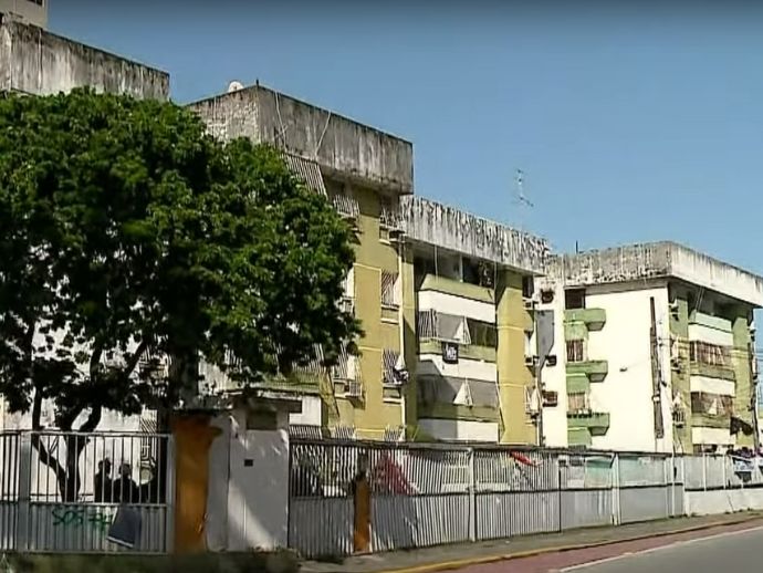 Opera&ccedil;&atilde;o de reintegra&ccedil;&atilde;o de posse retira mais de 200 pessoas de condom&iacute;nio residencial em Piedade
