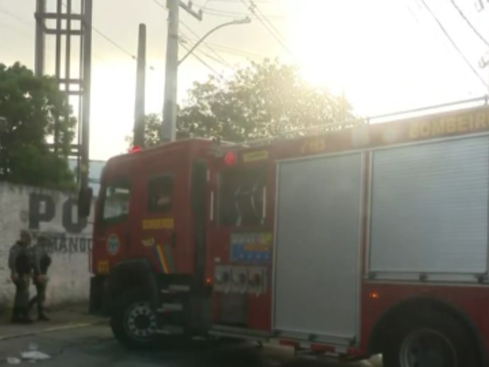 Incêndio atinge depósito de armas e munições da polícia