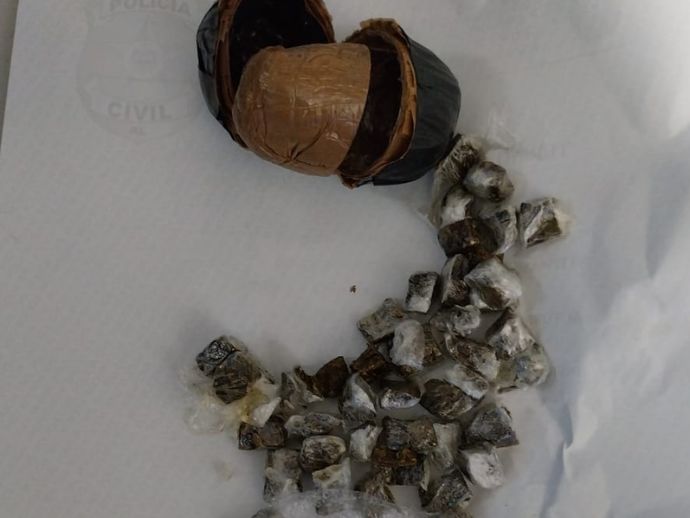 Jovem tenta entrar com maconha no &acirc;nus em pres&iacute;dio de Macei&oacute; e &eacute; presa