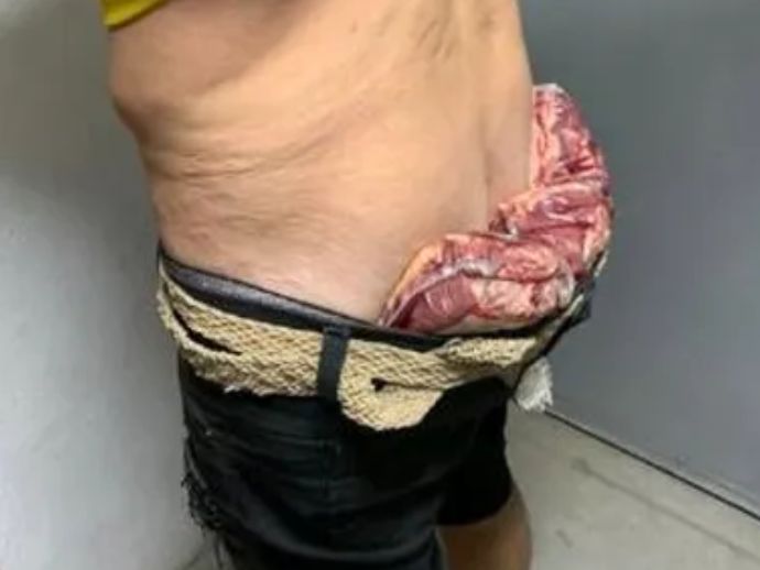 Homem &eacute; preso em flagrante por tentar furtar carne para churrasco e esconder nas n&aacute;degas