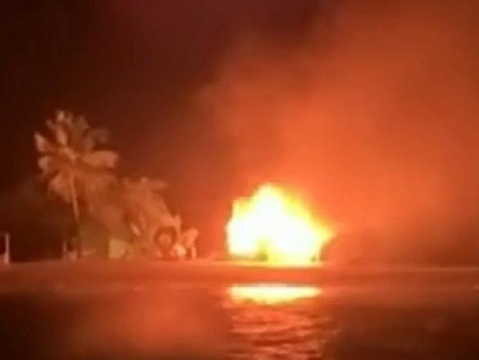 Inc&ecirc;ndio destr&oacute;i bar na Coroa do Avi&atilde;o  