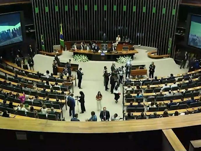Record TV recebe homenagem aos 70 anos em sess&atilde;o solene na C&acirc;mara dos Deputados 