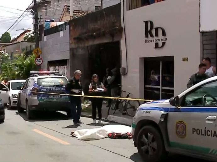 Ciclista morre ap&oacute;s ser atropelado por um carro-forte em Nova Descoberta nesta sexta (27)