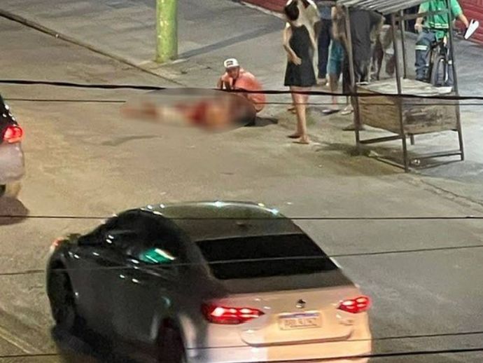 Homem &eacute; baleado e esfaqueado no bairro da Levada