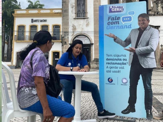 TV Guararapes recebe den&uacute;ncias da popula&ccedil;&atilde;o no P&aacute;tio do Carmo