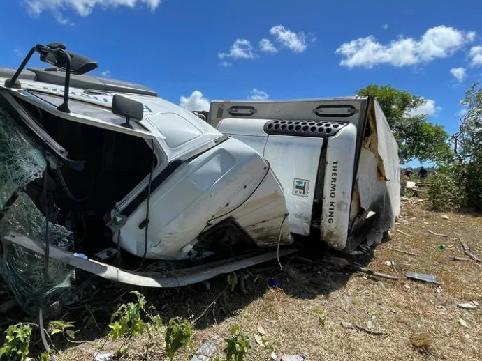 Acidente na Ladeira do Catol&eacute; deixa motorista ferido e congestiona tr&acirc;nsito em Satuba