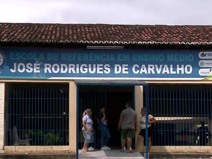 Jovem de 16 anos &eacute; assassinado a tiros dentro de escola no Cabo de Santo Agostinho