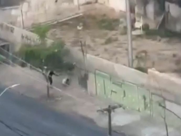 Dois homens s&atilde;o mortos a tiros no bairro do Pina, no Recife
