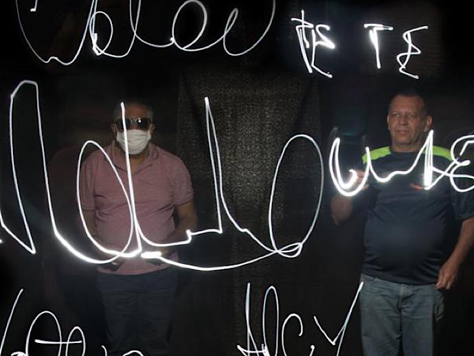 Associa&ccedil;&atilde;o Pernambucana de Cegos sedia exposi&ccedil;&atilde;o de fotografias com t&eacute;cnica de pinturas de luz 