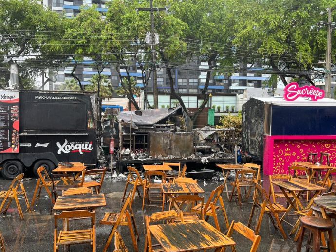 Inc&ecirc;ndio em Food Truck na Jati&uacute;ca, Macei&oacute;, &eacute; controlado pelos Bombeiros