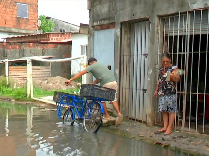 Moradores de Cajueiro Seco relatam falta de saneamento b&aacute;sico na comunidade