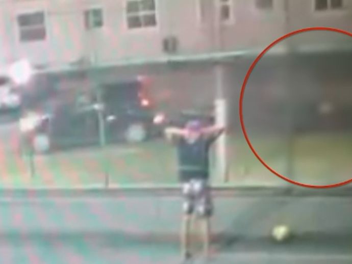 V&iacute;deo mostra o momento em que crian&ccedil;a de 5 anos &eacute; atropelado em Piedade