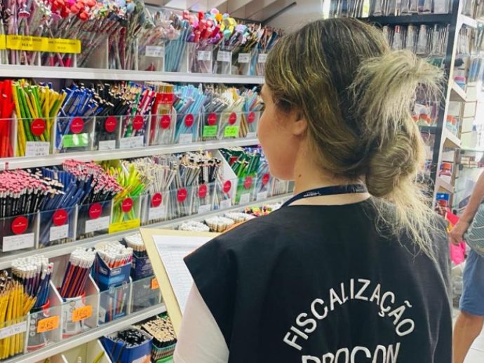 Procon Macei&oacute; divulga pesquisa de pre&ccedil;os de material escolar para 2024 