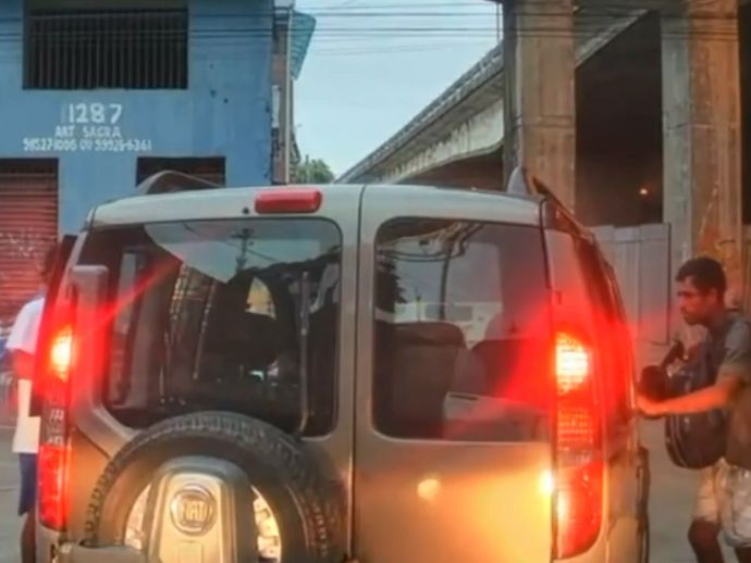 Homens assaltam motorista e passageiros no bairro de S&atilde;o Jos&eacute;
