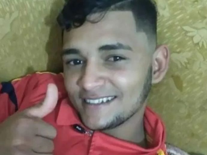 Homem &eacute; morto a tiros por dupla em moto, em Arapiraca.