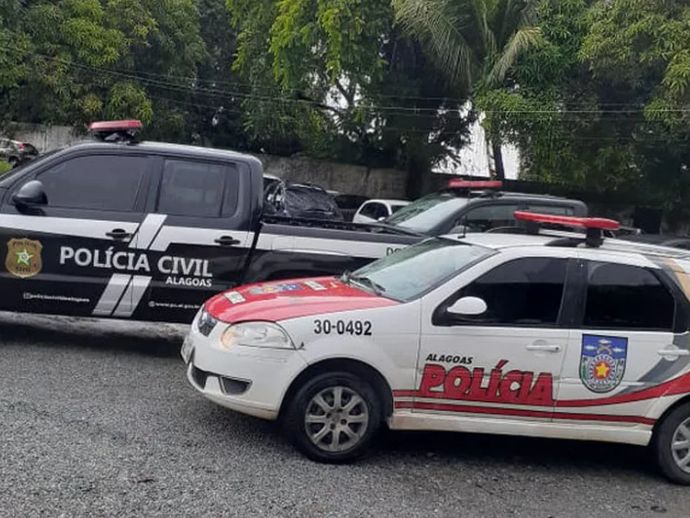 Mulher &eacute; presa por inj&uacute;ria racial na Praia do Franc&ecirc;s, Macei&oacute;.