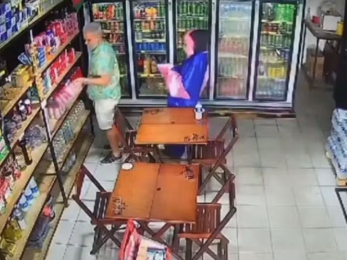 Homem &eacute; morto a tiros por criminoso fantasiado de papangu em Olinda