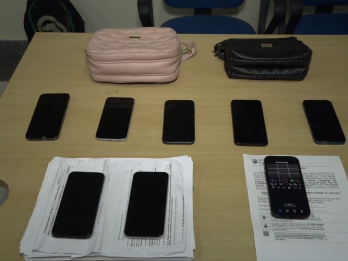 Pol&iacute;cia prende amazonenses por roubos de celulares no Carnaval do Recife