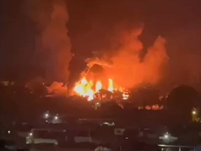 Inc&ecirc;ndio destr&oacute;i f&aacute;brica de m&oacute;veis em Jaboat&atilde;o dos Guararapes