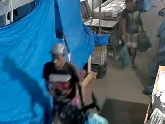 Homens s&atilde;o flagrados invadindo o Mercado P&uacute;blico Provis&oacute;rio em Camaragibe