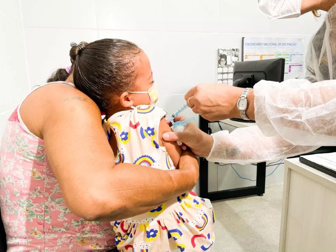 Recife d&aacute; in&iacute;cio a campanha de vacina&ccedil;&atilde;o contra gripe para beb&ecirc;s e crian&ccedil;as menores de 6 anos