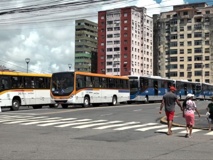Rodovi&aacute;rios realizam protesto no centro do Recife nesta quinta (21)