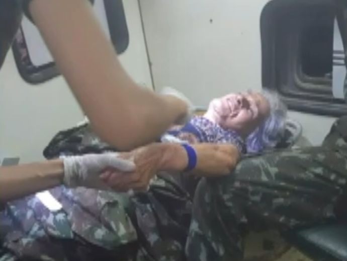 Idosa de 67 anos &eacute; encontrada com vida em &aacute;rea de mata em Jaboat&atilde;o