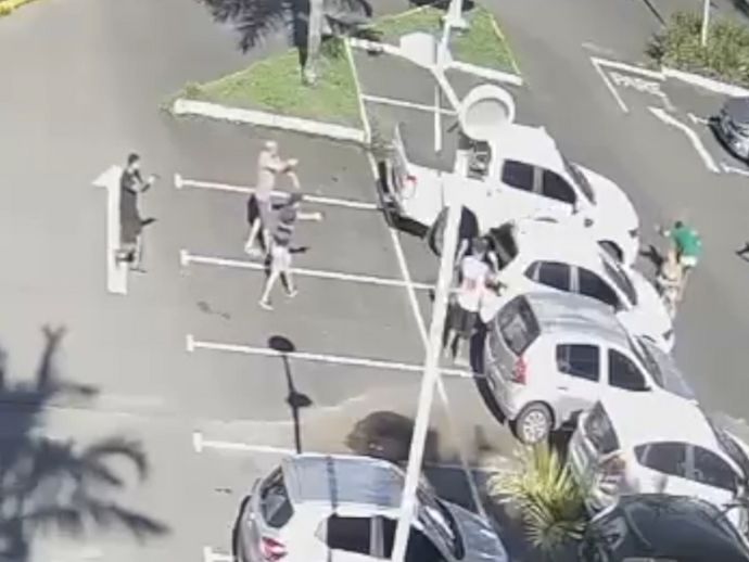 Pol&iacute;cia Civil prende chefe do tr&aacute;fico em estacionamento de shopping em Jaboat&atilde;o
