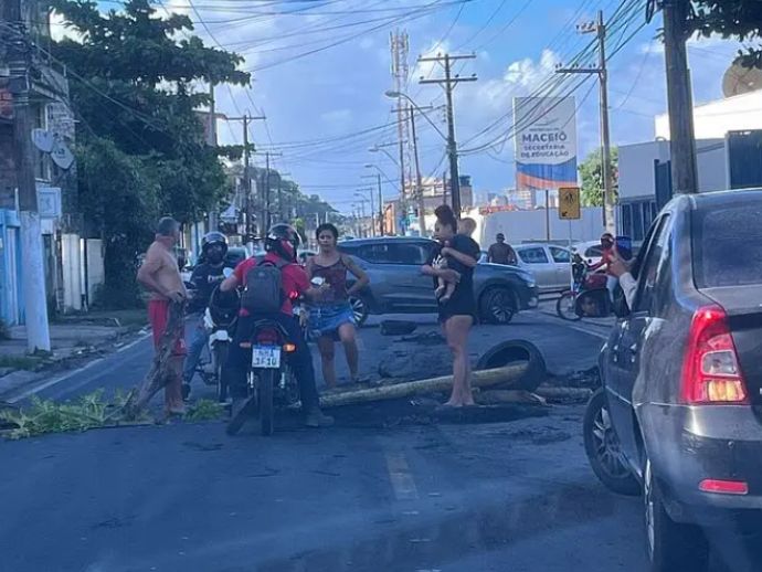 Moradores do Bom Parto, protestam por falta de &aacute;gua na regi&atilde;o.
