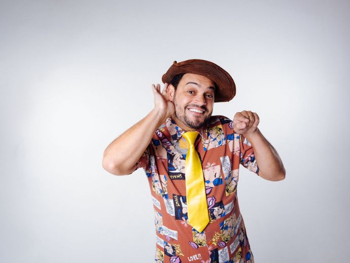 Humorista Matheus Cear&aacute; apresenta show no Recife