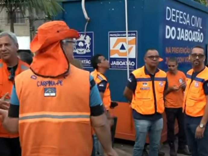 Defesa Civil realiza simula&ccedil;&atilde;o de desastre no bairro de Jardim Monte Verde