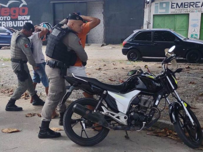 Opera&ccedil;&atilde;o refor&ccedil;a seguran&ccedil;a no bairro Clima Bom, em Macei&oacute;.