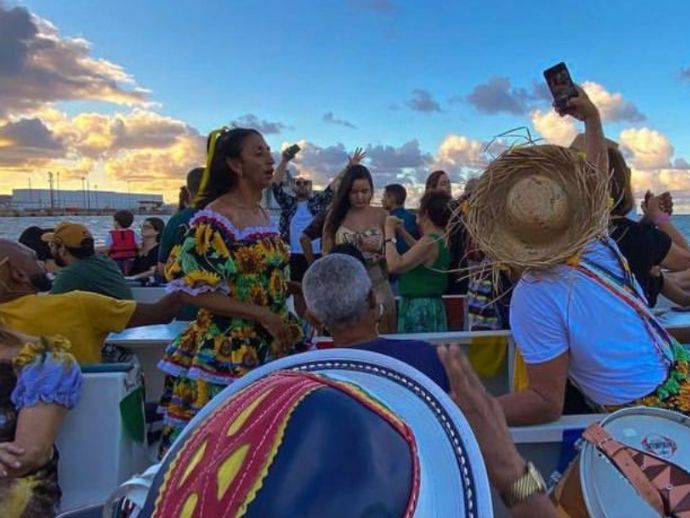 Catamaran do Forr&oacute; promove uma Festa Junina flutuante no Recife