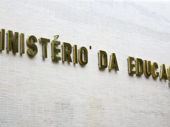 MEC ofertar&aacute; 80 mil bolsas a estudantes de cursos de licenciatura