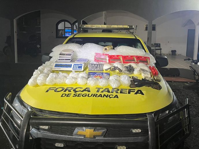 Opera&ccedil;&atilde;o policial descobre laborat&oacute;rio de refinaria de coca&iacute;na, em Arapiraca.
