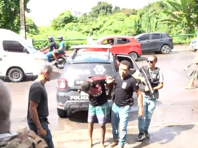 Pol&iacute;cia Civil prende suspeitos de invadir casa em Camaragibe e estuprar m&atilde;e e filha