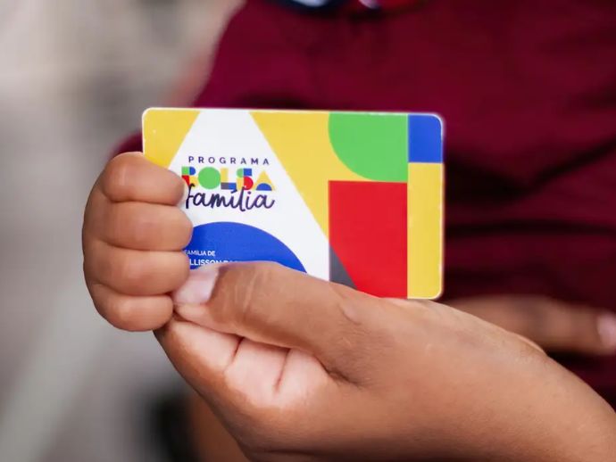 Caixa paga Bolsa Fam&iacute;lia a benefici&aacute;rios com NIS de final 7