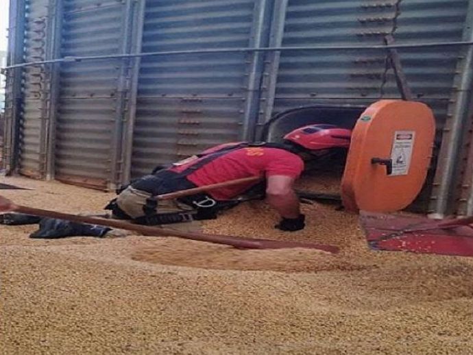 Trabalhador alagoano morre soterrado em silo de gr&atilde;os no Mato Grosso